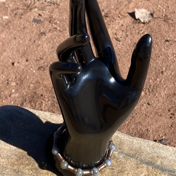 Wanderer and Gatherer - Labradorite and Metal bracelet - Picture 6 of 10